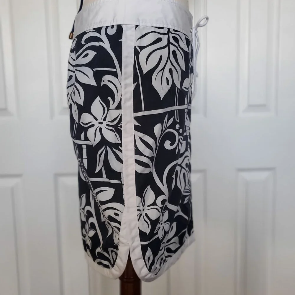 Tommy Bahama Floral Navy and White Skirt Sz 6 - Picture 7 of 9